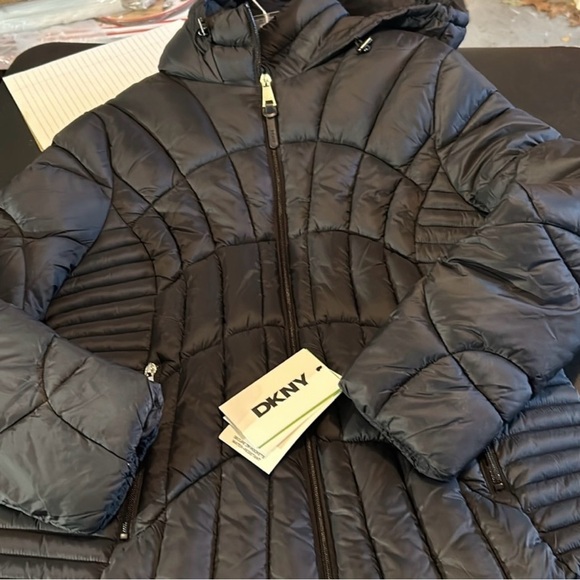 NWT Women’s Small DKNY Black Quilted Jacket with Hood - Picture 10 of 11